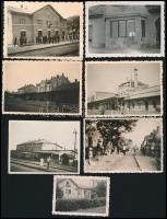 cca 1930-1940 Régi magyar vasútállomások (Isaszeg, Nógrád, Dunaalmás, Szerencs, stb.) , 7 db fotó, hátuljukon feliratozva, 6×9 cm