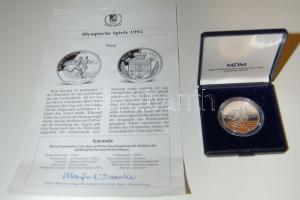 Niue 1992. 10$ Ag "Olimpia-futás" T:PP Dísztokban, tanúsítvánnyal!
