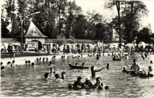 90 db modern fekete-fehér magyar városképes lap az 1950-es és 60-as évekből / 90 modern black-and-wh...