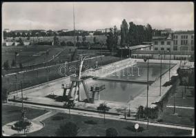 1955 A torinói vizes EB-n résztvevő magyar vízilabda válogatott tagjai és úszók aláírásai levelezőla...