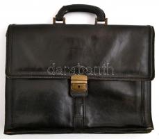 Fekete bőr táska, kopásokkal, 38×28×5 cm