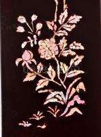 Lakkozott fa doboz gyöngyház díszítéssel 27x11x5 cm