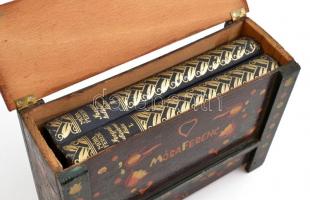 Móra Ferenc: Szegedi tulipános láda. I.- II. kötet. Budapest, 1936, Révai. Kiadói egészvászon kötésb...