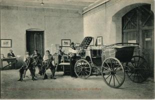 1907 Aszód, Magyar kir. Javítóintézet szerelő és szíjgyártó műhelye, diákok munka közben hintóval, belső (EK)