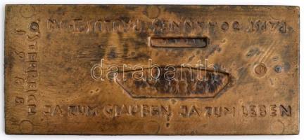 1988 Ausztria, II. János Pál pápa emlékplakett, jelzett, réz, 16x7 cm