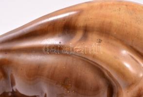 Komlós kerámia bika pár. Mázas kerámia, jelzett. egyiken minimális mázhiba. m: 17 cm