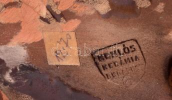 Komlós kerámia bika pár. Mázas kerámia, jelzett. egyiken minimális mázhiba. m: 17 cm