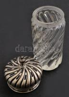 Ezüst fedeles sószóró. Jelzett m: 13 cm Nettó 51 g