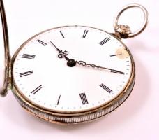 Ezüst (Ag.) felhúzós zsebóra, kulccsal, sérült porcelán számlappal, jelzés nélkül, működik