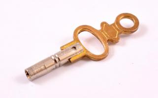 Ezüst (Ag.) felhúzós zsebóra, kulccsal, sérült porcelán számlappal, jelzés nélkül, működik