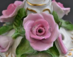 Herendi rózsás porcelán gyertyatartó, kézzel festett, jelzett, apró lepattanásokkal, m: 13 cm