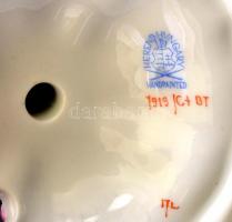 Herendi rózsás porcelán gyertyatartó, kézzel festett, jelzett, apró lepattanásokkal, m: 13 cm