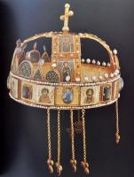 Kovács Éva-Lovag Zsuzsa: A magyar koronázási jelvények. 1980, Corvina. Kiadói kartonált kötés, kiadó...