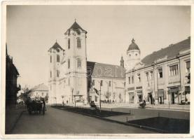 Gyöngyös, Hanisz tér, templom, Özv. Guth Ignácné, Singer, Seiler és Tóth üzlete, hentes, húscsarnok. photo (non PC) (EK)