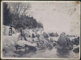 1896 Abbáziai part részlete, 2 db keményhátú fotó, az egyik felületén folttal,18x24 cm.