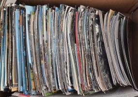 Kb. 430 db MODERN képeslap 1940 és 1975 közötti időszakból, több külföldi, érdekes, szép anyag / Cca...