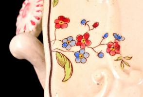 Óherendi fedeles edény + tál, kézzel festett, jelzett, kopásokkal, lepattanással, 28,5×18,5×14 ill. ...