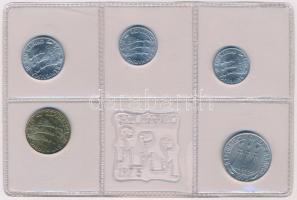 San Marino 1975. 1L-20L (5xklf) forgalmi sor eredeti tokban, ismeretterjesztő leírással T:1 San Marino 1975. 1 Lira - 20 Lire (5xdiff) coin set in original case with information about coin minting in San Marino C:UNC