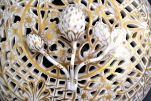 Herendi áttört nagy bonbonier, kézzel festett, jelzett, apró kopásokkal, d: 19 cm