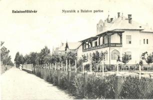 Balatonföldvár, Nyaralók a Balaton parton, villák. Kiadja Gerendai Gyula 211. (r)