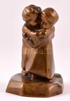 Gnädig Sándor (1887?-?): Ölelkező gyerekek, bronz szobor, jelzett, kis kopásokkal, m: 12 cm
