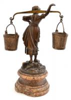 Vízhordó lány, réz szobor, sérült márvány talapzaton, m: 19,5 cm