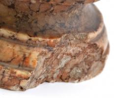 Vízhordó lány, réz szobor, sérült márvány talapzaton, m: 19,5 cm