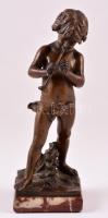 Trombitás kisfiú, bronz szobor, talapzaton, jelzés nélkül, kis kopásokkal, m: 27,5 cm