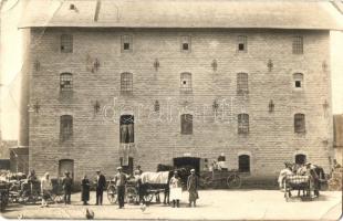 ~1908 Vajszló, Vajslovo; Benedek Zsigmond Gőzmalom telepe, munkások. photo  (EB)