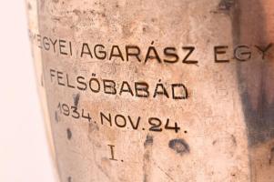 1934 Pestvármegyei Agarász Egyesület ezüst kupa, horpadással 34 cm 680 g