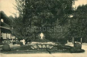 1909 Pöstyén, Pistyan, Piestany; A park főbejárója, Erzsébet királyné szobor. W. L. Bp. 5750. / Haupteingang des Parkes / park entrance, Empress Elisabeth of Austria (Sisi) statue (EK)