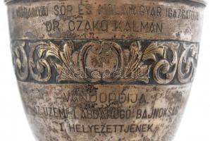 cca 1930 A Kőbányai Sör és Malátagyár igazgatóságának Dr. Czakó Kálmán vándordíja az üzemi labdarúgó...