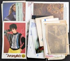 Vegyes papírrégiség tétel, régi és modern vegyesen, érdekes anyag, egy cipősdoboznyi