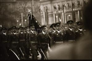 1980 Budapest, Felvonulási téri díszszemle, 1980. április 4., 38 db fotó negatív+1 db kontakt másola...