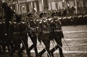 1980 Budapest, Felvonulási téri díszszemle, 1980. április 4., 38 db fotó negatív+1 db kontakt másola...
