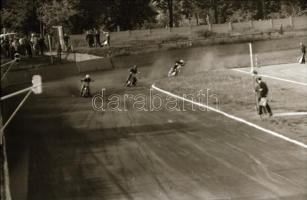 1973 Miskolc, salakmotor vb középdöntő, 38 db fotó negatív+1 db kontakt másolat, 3,5x4 cm és 18x24 c...