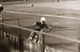 1973 Miskolc, salakmotor vb középdöntő, 38 db fotó negatív+1 db kontakt másolat, 3,5x4 cm és 18x24 c...