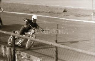 1973 Miskolc, salakmotor vb középdöntő, 38 db fotó negatív+1 db kontakt másolat, 3,5x4 cm és 18x24 c...