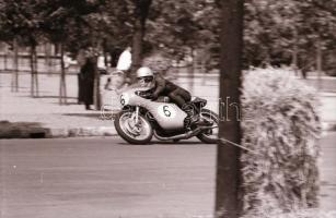 1970 Bp., Népliget, ZMMK (Zalka Máté Motoros Klub) nemzetközi motorverseny (250 cm?, és 350 cm?), 74...