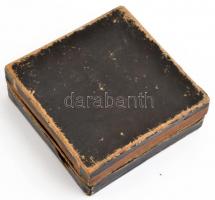 Uránia Szemléltető Taneszközök Gyára. 13 db üvegnegatív. (egy sérült) 8,5x8,2 cm Dobozban-