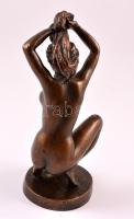 Rácz Edit (1936): Guggoló akt. Bronzírózott műanyag, jelzett, jó állapotban, m: 24 cm