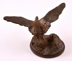 Turulmadár, réz, talapzaton, mozog, m: 16 cm,