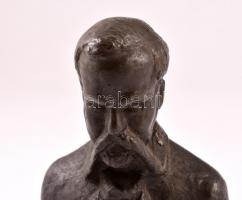 Madách Imre mellszobor. Küzdj és bízva bízzál Madách nyomda felirattal. Vas. m: 13 cm