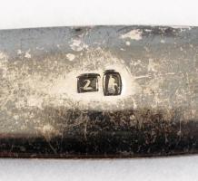 Ezüst(Ag) atomiumot ábrázoló levélnyitó kés, jelzett, h: 15,5 cm, nettó: 24,5 g + 2 db atomiumot ábr...