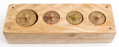 Réz mérlegsúlyok fa tokban, 20 dkg + 3×10 dkg