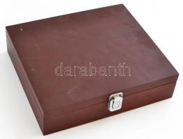 Exkluzív sok részes boros készlet fa dobozban, új állapotban