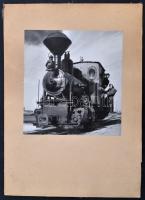 cca 1948 Mozdony fotó kartonon. Fotó méret 16x18 cm
