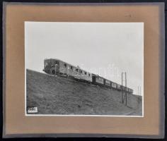 cca 1940 Ganz Budapest nagyméretű, vasúti szerelványt reklámozó fotó kartonon 28x23 cm