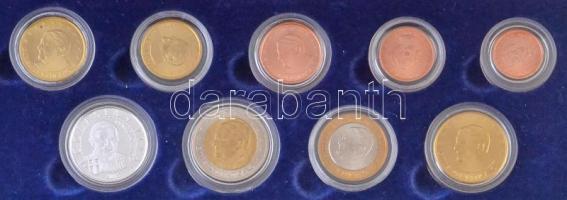 Vatikán 2005. 1c-2E (8xklf) próbaveret tervezet forgalmi sor dísztokban + 2005. "Joseph Ratzinger / XVI. Benedek" Ag emlékérem (0.999/26mm) T:PP Vatican 2005. 1 Cent - 2 Euro (8xdiff) trial strike plan coin set in display case + 2005. "Joseph Ratzinger / Benedikt XVI" Ag commemorative medallion (0.999/26mm) C:PP