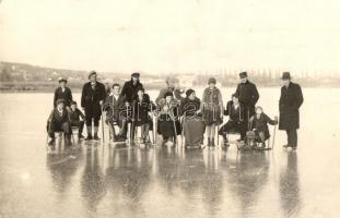 1927 Balatonalmádi, fakutyázás a befagyott Balatonon, téli sport, szánkó. Horváth J. photo